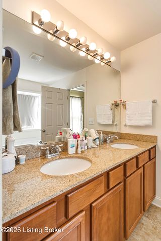 11400 Fenimore Ridge Dr, Louisville, KY 40229