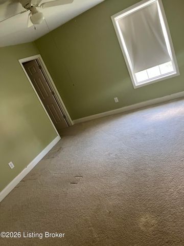 11400 Fenimore Ridge Dr, Louisville, KY 40229