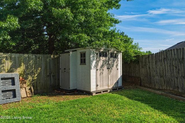 11400 Fenimore Ridge Dr, Louisville, KY 40229