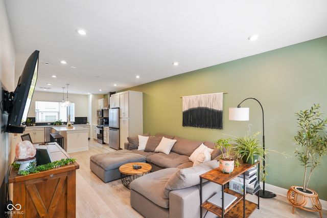 2125 Coretta Way, Indianapolis, IN 46202