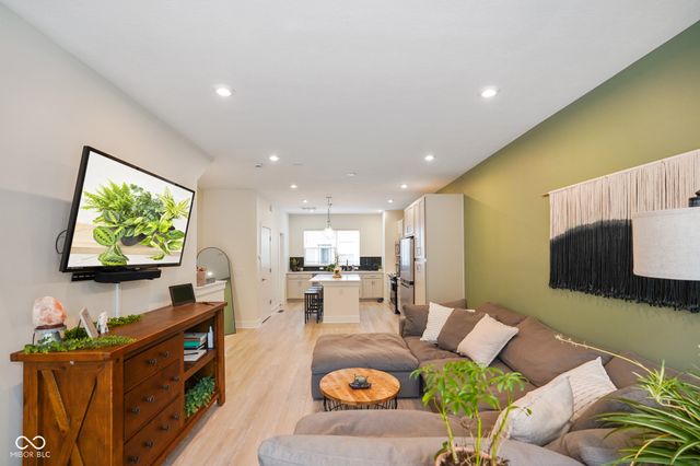 2125 Coretta Way, Indianapolis, IN 46202