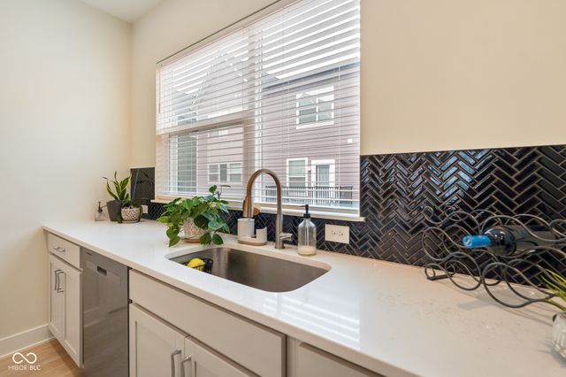 2125 Coretta Way, Indianapolis, IN 46202