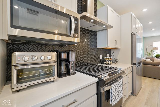 2125 Coretta Way, Indianapolis, IN 46202