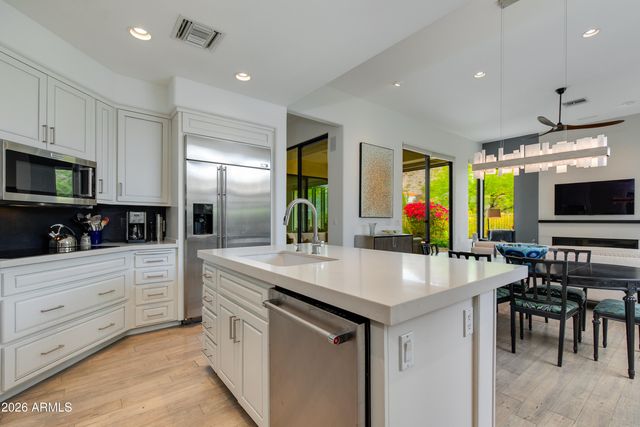 6533 N 29TH Street, Phoenix, AZ 85016