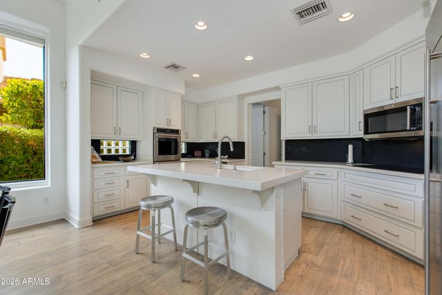 6533 N 29TH Street, Phoenix, AZ 85016