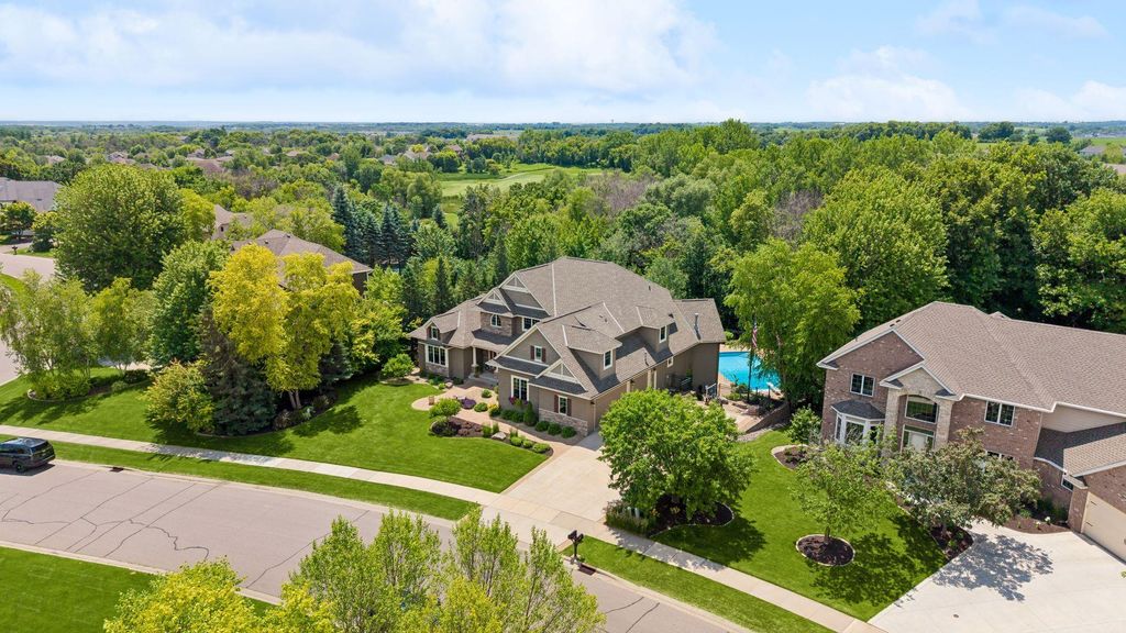 2932 Fairway Drive, Chaska, MN 55318 — photo 2