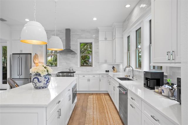 1109 18TH AVENUE N, St Petersburg, FL 33704