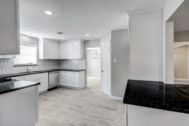 10719 Bayou Glen Road, Houston, TX 77042