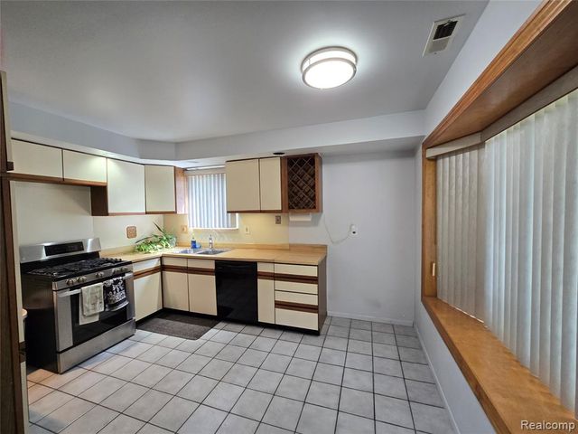 6731 Troy Street, Taylor, MI 48180