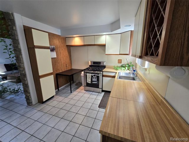 6731 Troy Street, Taylor, MI 48180