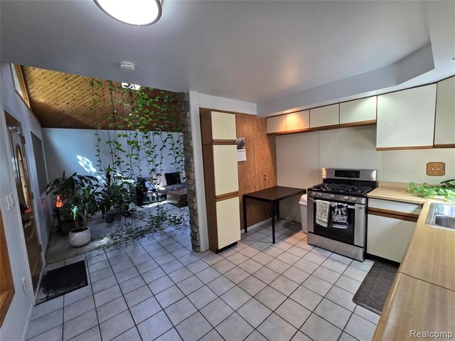 6731 Troy Street, Taylor, MI 48180