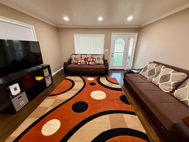 1140 S Van Buren Avenue, Des Plaines, IL 60018