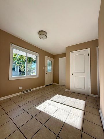 1140 S Van Buren Avenue, Des Plaines, IL 60018