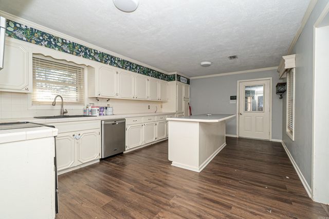 1212 N Main St, Monticello, AR 71655