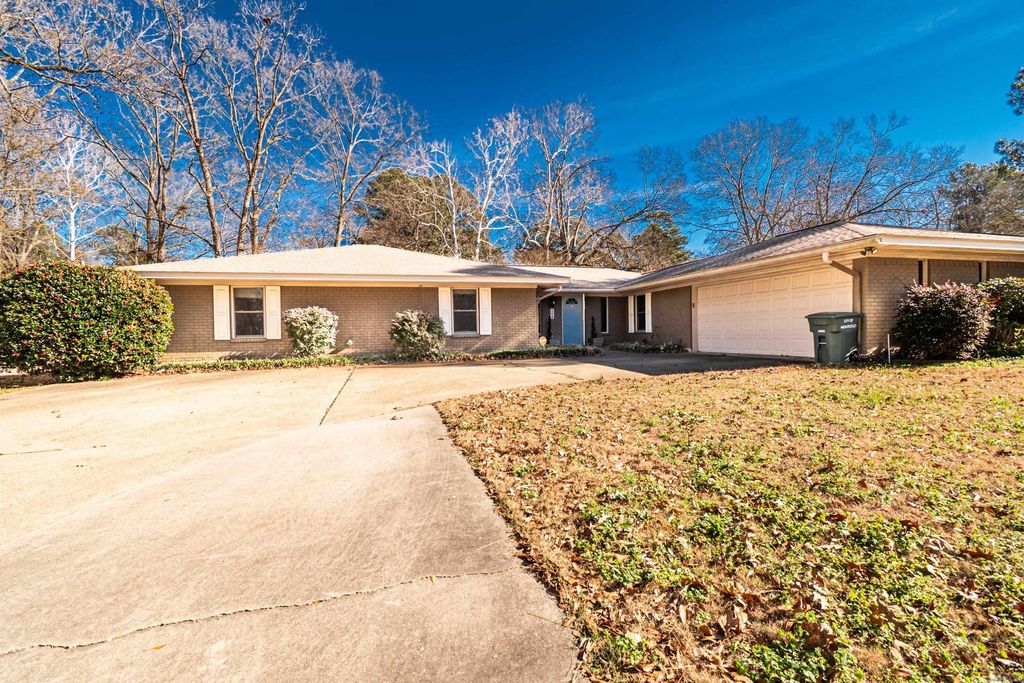 1212 N Main St, Monticello, AR 71655