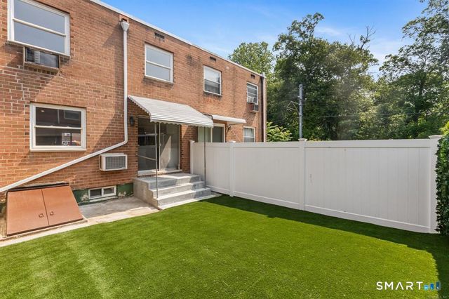 17 Avon Lane, Stamford, CT 06907