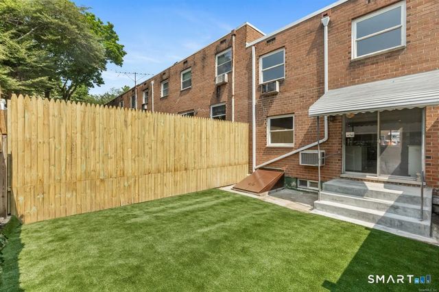 17 Avon Lane, Stamford, CT 06907