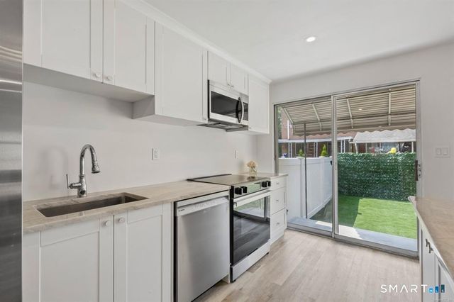 17 Avon Lane, Stamford, CT 06907
