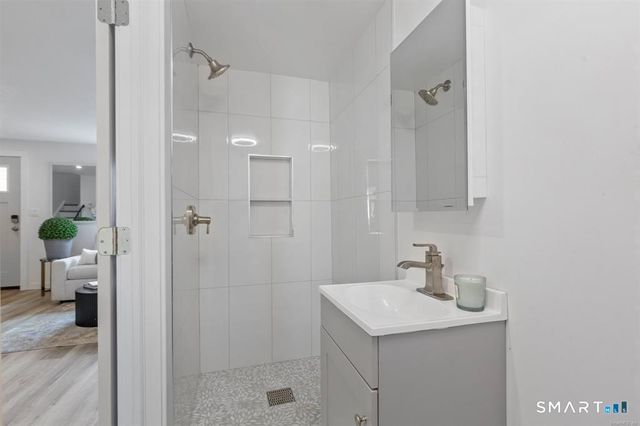 17 Avon Lane, Stamford, CT 06907