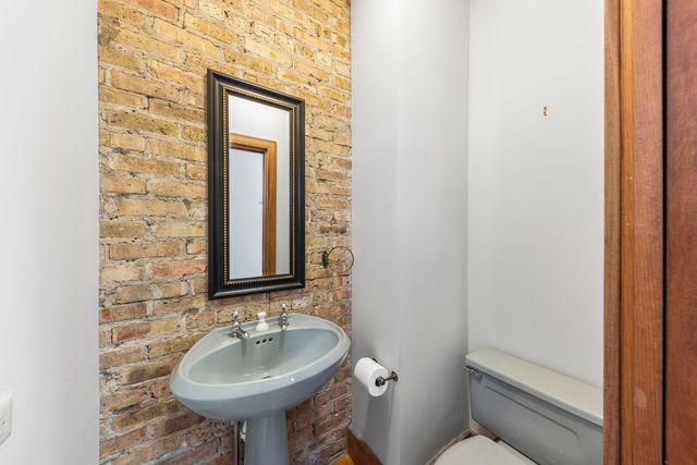 1092 Wexford Court 1092, Wheaton, IL 60189