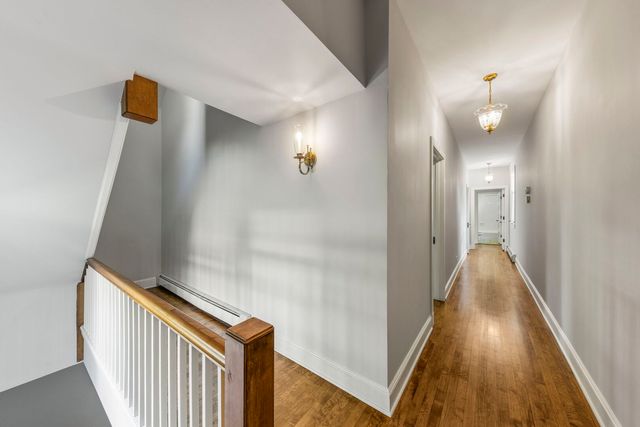 1092 Wexford Court 1092, Wheaton, IL 60189