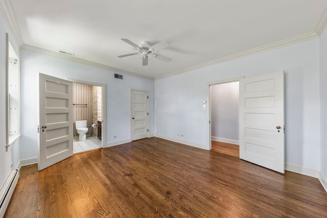 1092 Wexford Court 1092, Wheaton, IL 60189