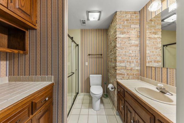 1092 Wexford Court 1092, Wheaton, IL 60189