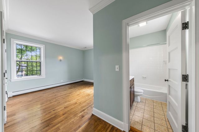 1092 Wexford Court 1092, Wheaton, IL 60189