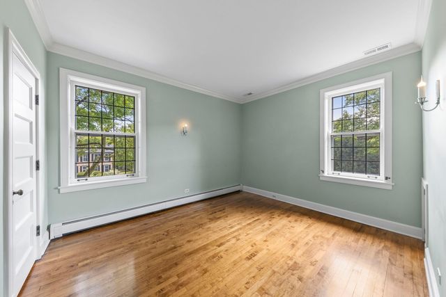 1092 Wexford Court 1092, Wheaton, IL 60189