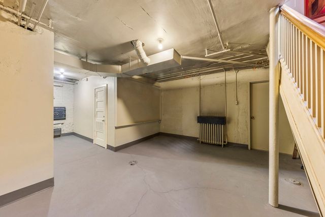 1092 Wexford Court 1092, Wheaton, IL 60189