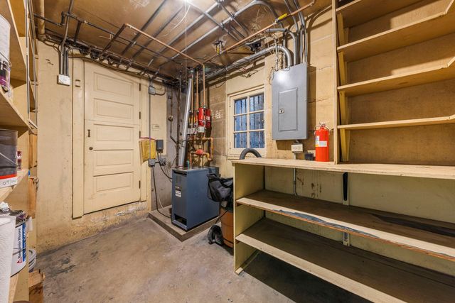 1092 Wexford Court 1092, Wheaton, IL 60189