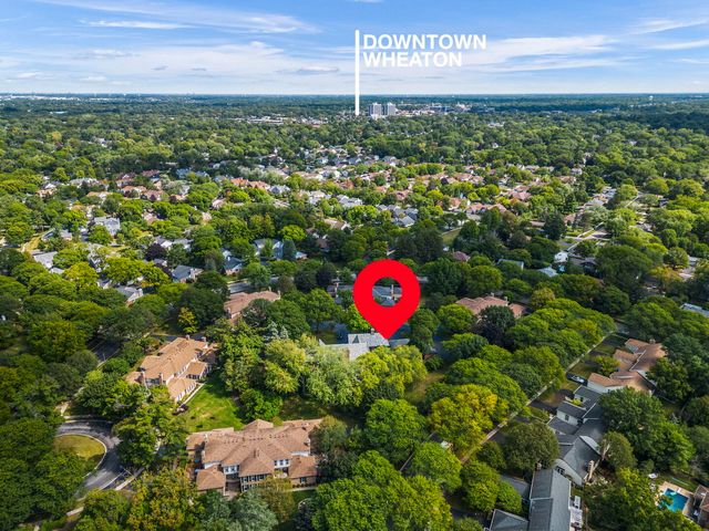 1092 Wexford Court 1092, Wheaton, IL 60189