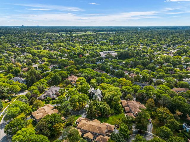 1092 Wexford Court 1092, Wheaton, IL 60189