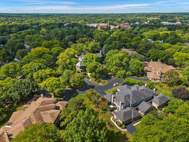 1092 Wexford Court 1092, Wheaton, IL 60189