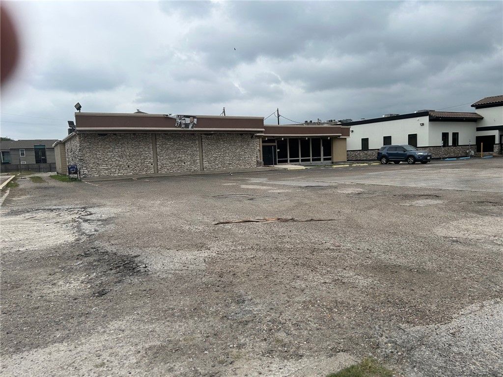 5202 Weber Road, Corpus Christi, TX 78411 — exterior