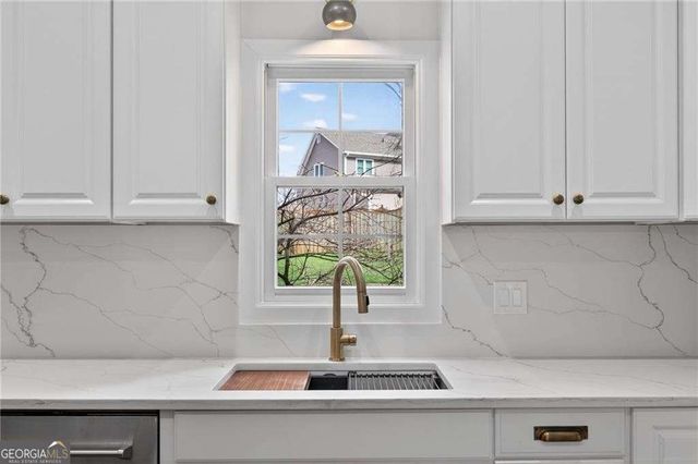 135 Hembree Grove Court, Roswell, GA 30076