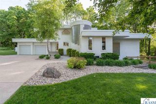 317 Meadow Woods Drive, Mankato, MN 56001