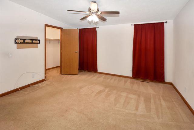 221 17th St NW, Minot, ND 58703