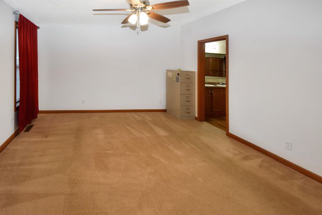 221 17th St NW, Minot, ND 58703