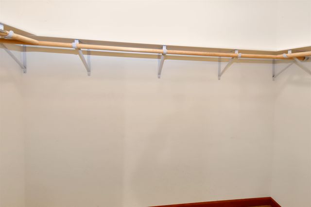 221 17th St NW, Minot, ND 58703