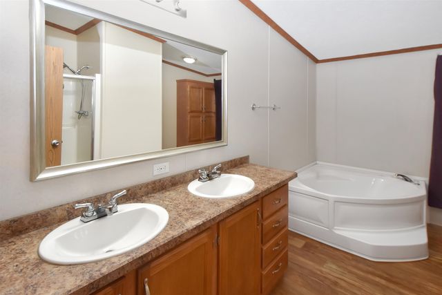 221 17th St NW, Minot, ND 58703