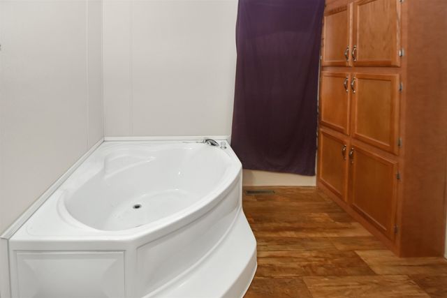 221 17th St NW, Minot, ND 58703