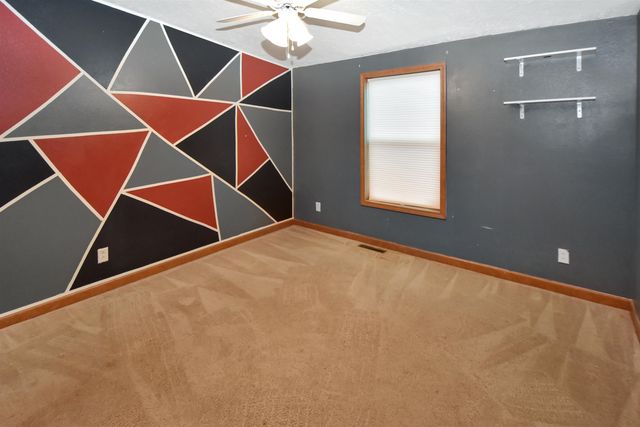 221 17th St NW, Minot, ND 58703