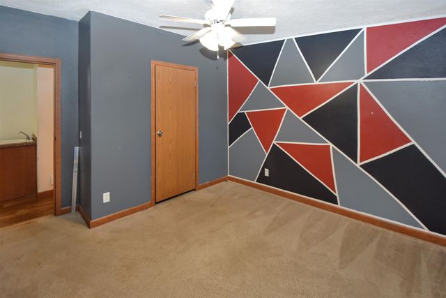 221 17th St NW, Minot, ND 58703