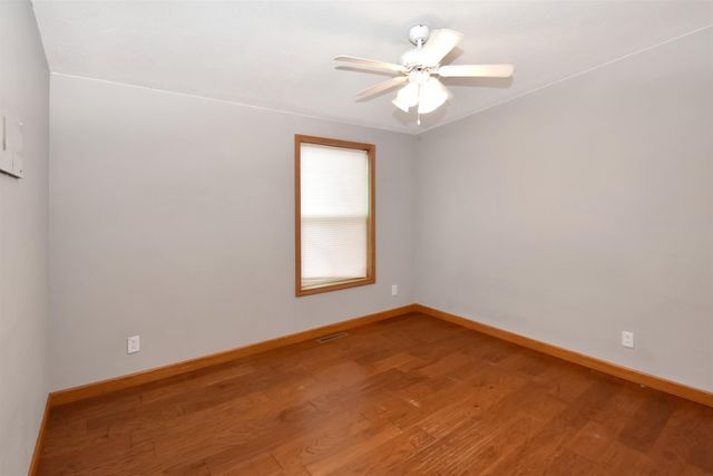 221 17th St NW, Minot, ND 58703