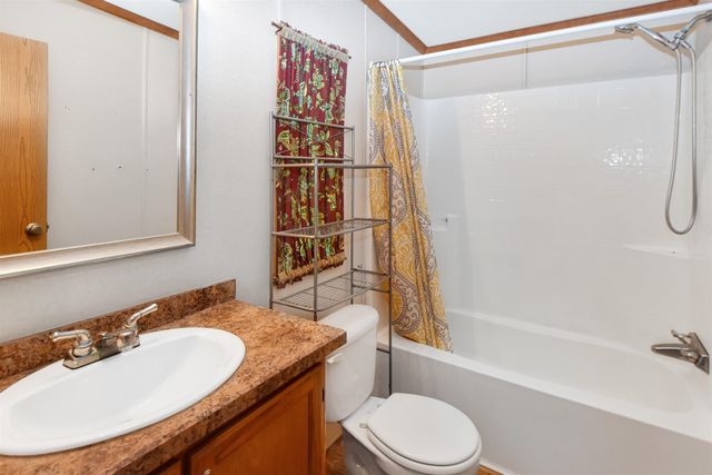 221 17th St NW, Minot, ND 58703