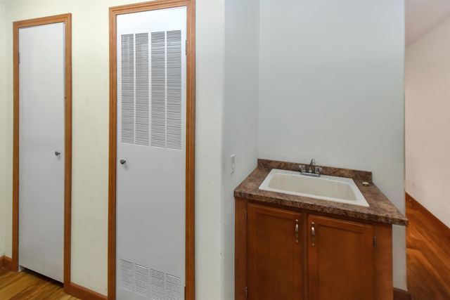 221 17th St NW, Minot, ND 58703