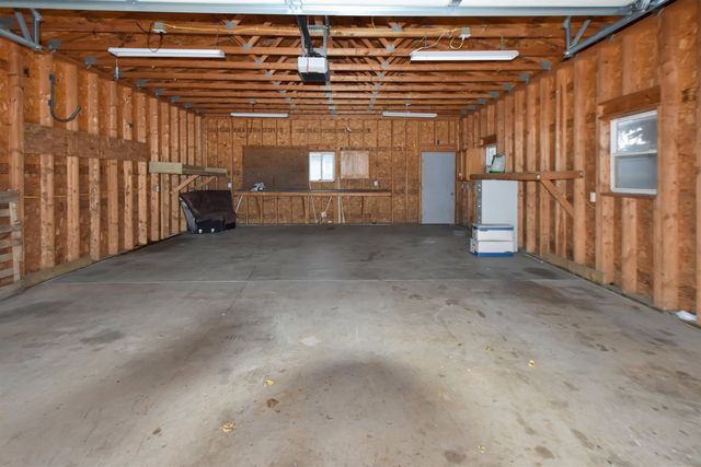 221 17th St NW, Minot, ND 58703