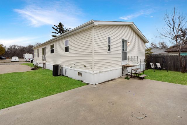 221 17th St NW, Minot, ND 58703