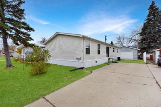 221 17th St NW, Minot, ND 58703